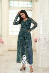 π« Grace Meets Tradition β Bandhej Kurti Magic!